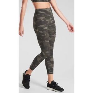 Athleta Ultimate Stash Pocket 7/8 Camo Tight Yoga Fitness Pant #531773